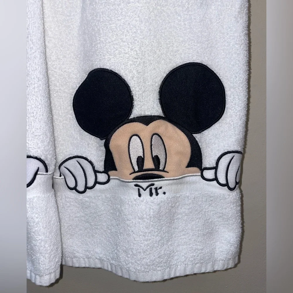 Disney Parks Mr. & Mrs. Mickey & Minnie bath towels (set - 2 total towels)